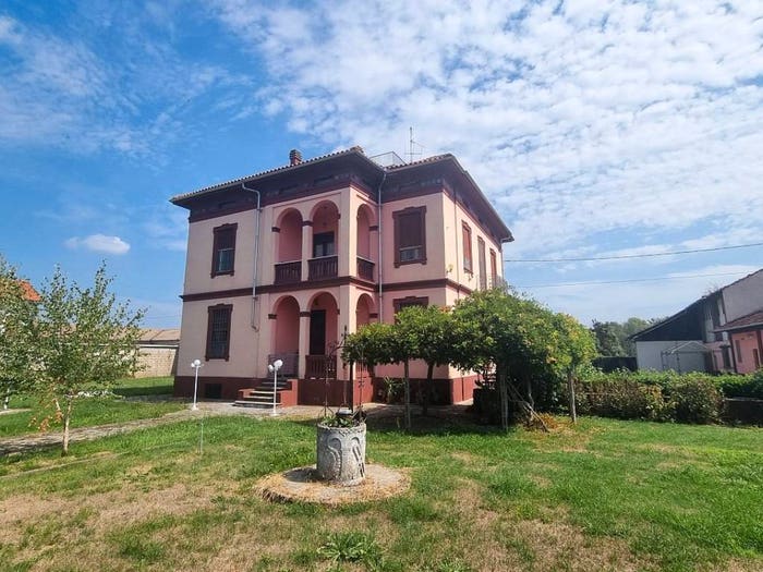 Casa con 6 locali in vendita in Corso Umberto I, Arborio