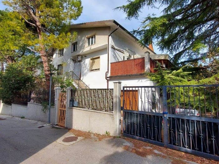 Casa con 6 locali in vendita in Via Federico Barocci, Centro, Corinaldo