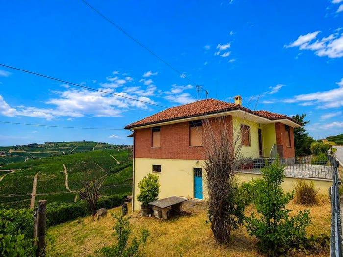 Casa con 6 locali in vendita in Via Rabajà, Barbaresco