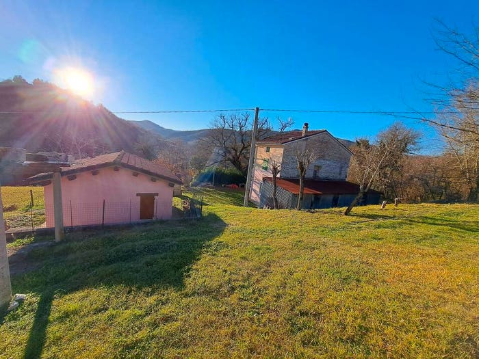 Casa con 6 locali in vendita in Località Tarugo, Cagli