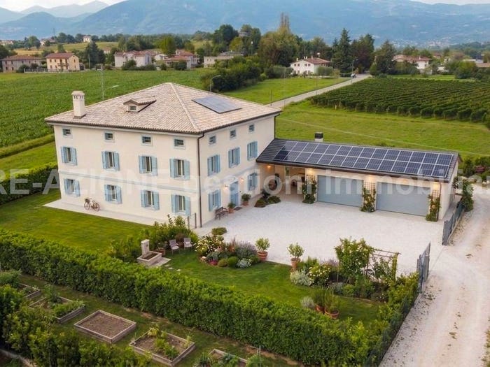 Casa con 6 locali in vendita in Via Villa Capra, Sarcedo
