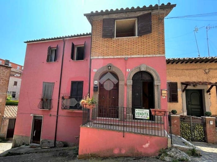 Appartamento quadrilocale in vendita in Via Palestro, Ischia di Castro