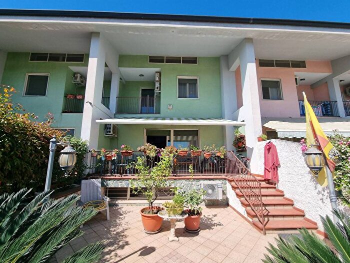 Casa con 6 locali in vendita in Via Carlo Pisacane, Catanzaro Lido, Catanzaro