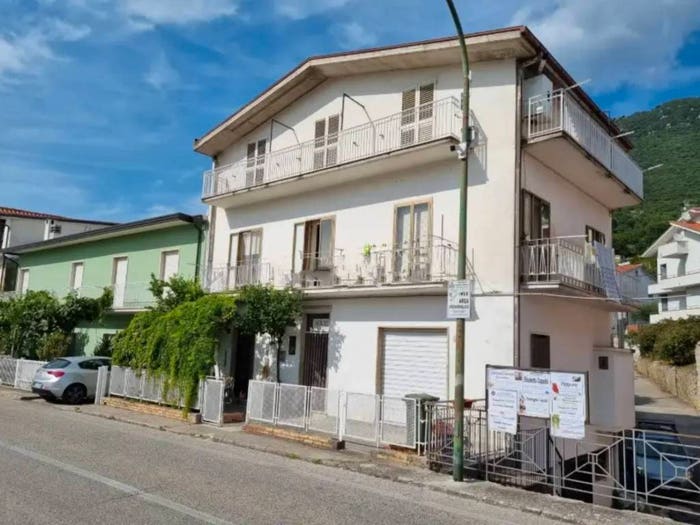 Casa quadrilocale in vendita in viale Salvo D'acquisto, Capriati a Volturno