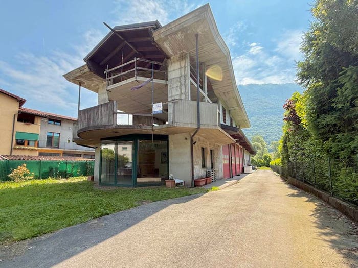 Casa con 6 locali in vendita in Via Nazionale, Casazza