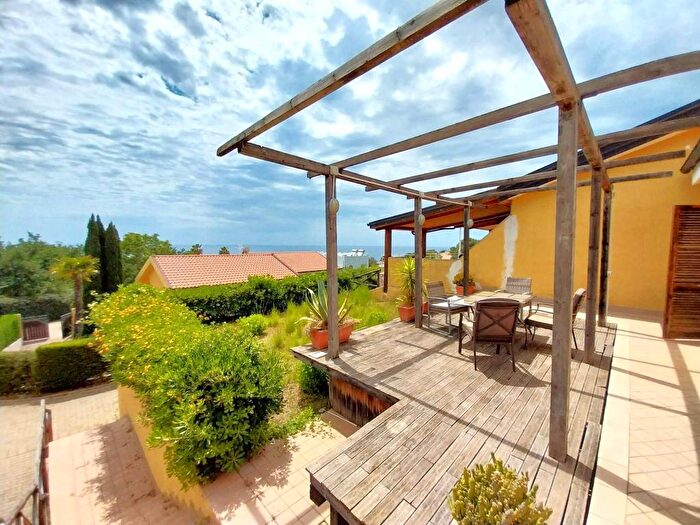 Casa con 6 locali in vendita in Via Santa Maria, Telegrafo, Bonifati