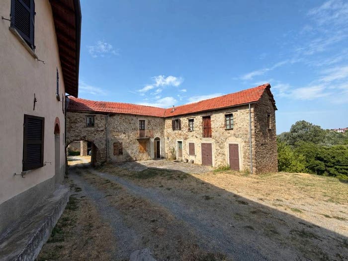 Casa con 6 locali in vendita in Roccaverano