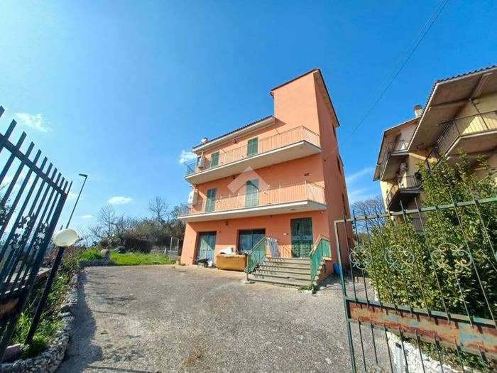 Casa quadrilocale in vendita in Via della Mandolina, Calcata