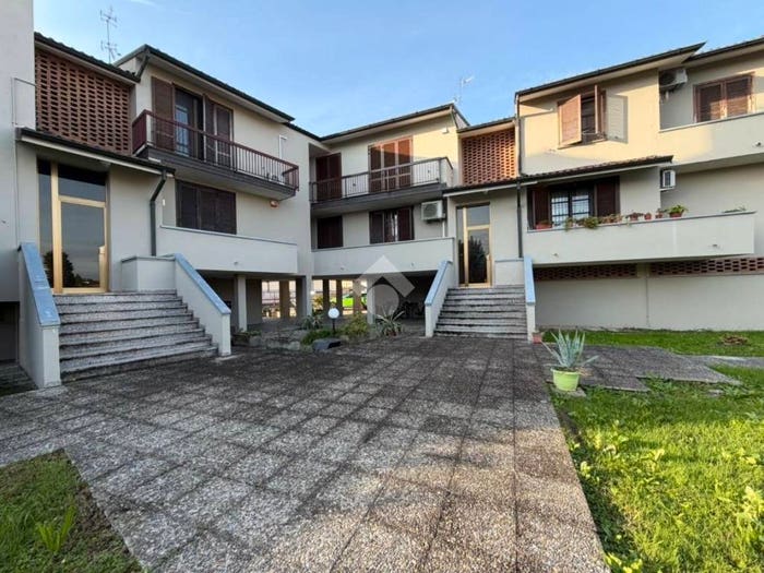 Appartamento trilocale in vendita in Via Novera, Cremosano