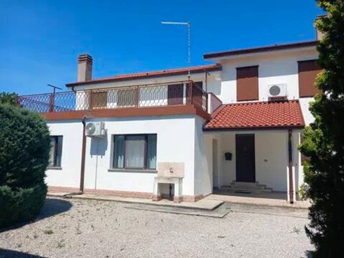 Casa con 6 locali in vendita in Grado