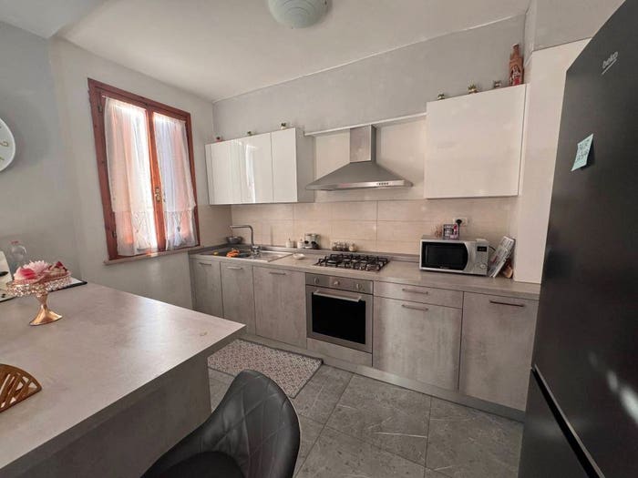 Appartamento quadrilocale in vendita in Via Enrico Vecchi, Centro, Boretto