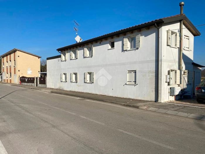 Casa con 6 locali in vendita in Via Montebelluna di Sant'Andrea, Castelfranco Veneto