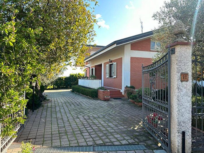 Casa trilocale in vendita in Via Bachelet, Roccelletta, Borgia