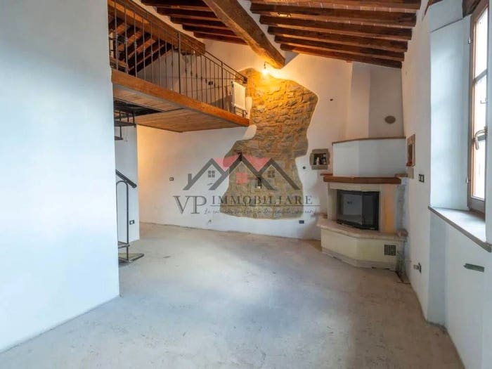 Appartamento quadrilocale in vendita in Strada Provinciale Delle Valli Di Pavone E Cecina, Centro, Castelnuovo di Val di Cecina