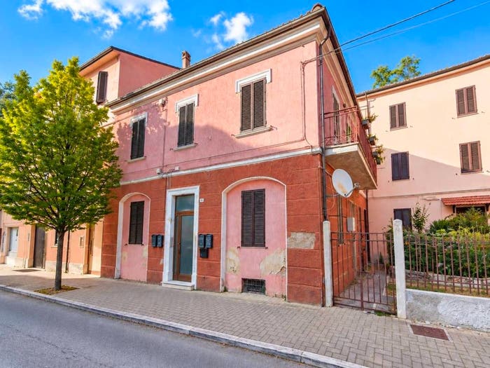 Appartamento con 5 locali in vendita in via Monti, Centro, Fabriano