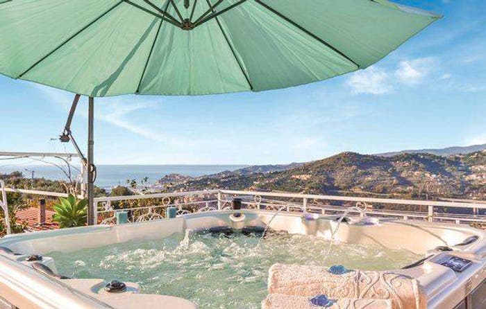 Casa con 5 locali in vendita in Via Fanny Roncati Carli, Oneglia, Imperia