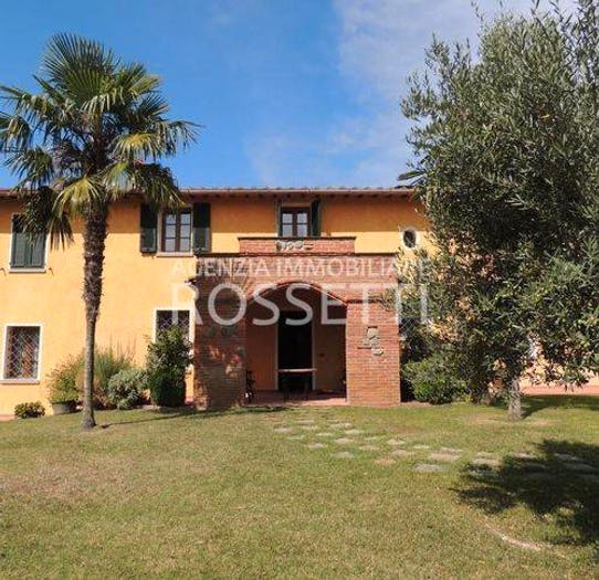 Casa con 6 locali in vendita in Fucecchio