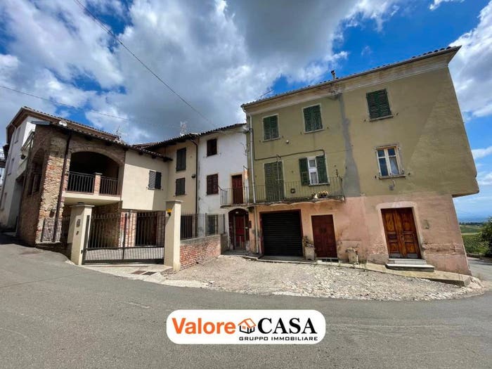 Casa con 5 locali in vendita in Centro, Alice Bel Colle