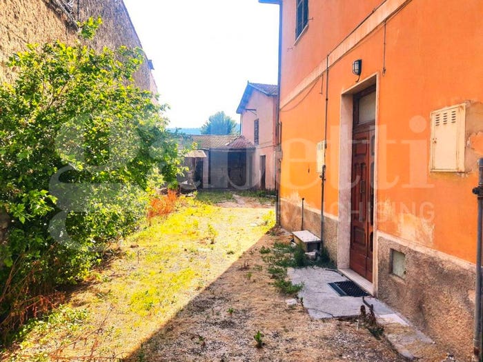 Casa con 6 locali in vendita in VIA PERTINI, Centro, Avezzano