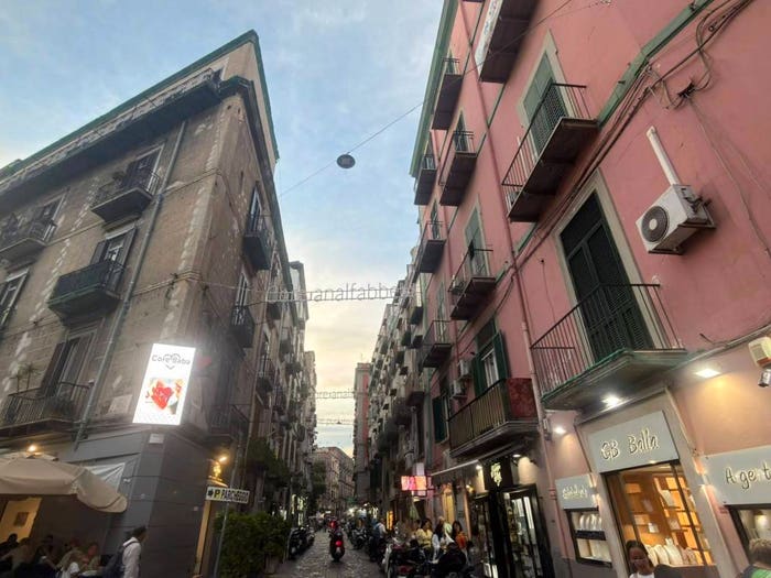 Appartamento trilocale in vendita in Via Cristallini, Sanità, Napoli