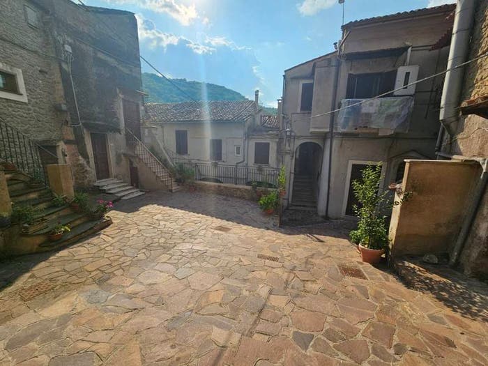 Appartamento bilocale in vendita in Vicolo Santissime Croci, San Gregorio da Sassola