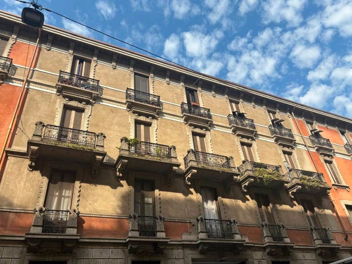 Appartamento trilocale in vendita in Via Ariberto, Corso Genova, Milano