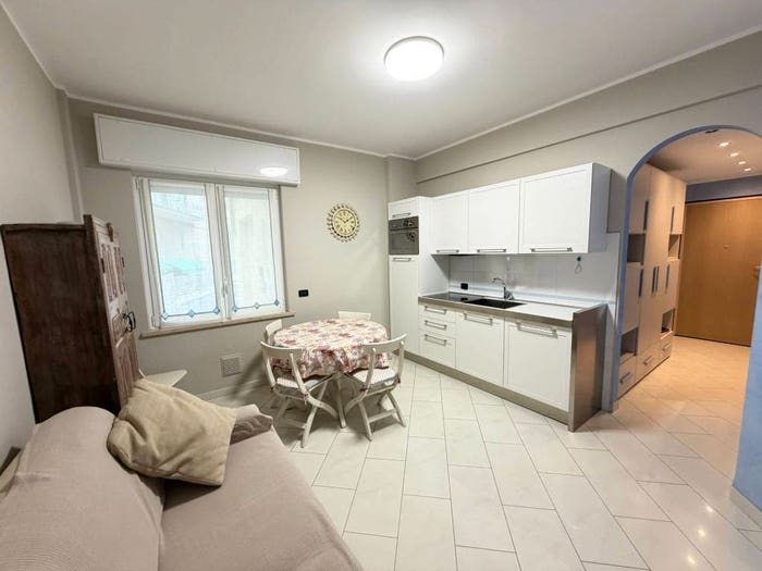 Appartamento bilocale in vendita in Via Leonardo da Vinci, Via Roma Borgo Barusso, Alassio