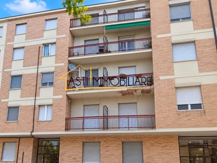 Appartamento con 5 locali in vendita in Via Croce Verde, Tribunale, Asti