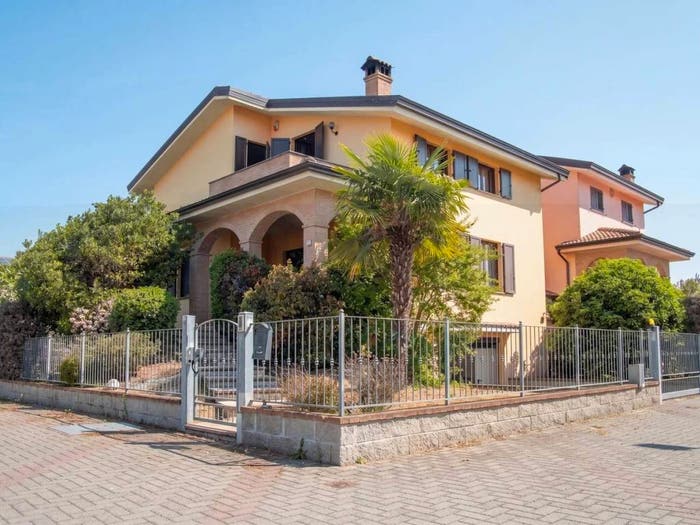 Casa quadrilocale in vendita in Via Egidio Marulli, Verza, Piacenza