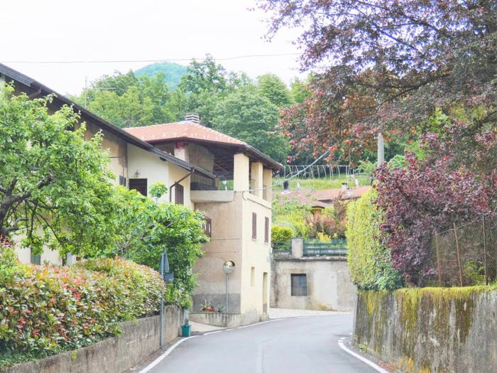 Casa con 6 locali in vendita in Via Giuseppe Mazzini, Masciago Primo