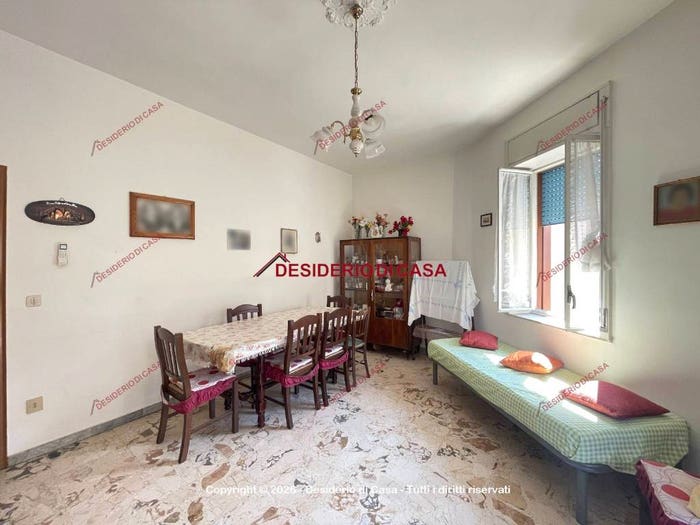 Appartamento trilocale in vendita in Via Ferrara, Brolo