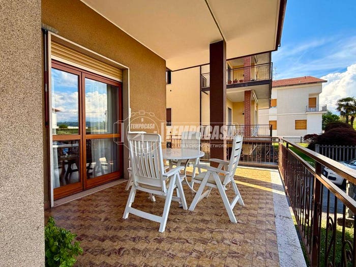 Appartamento quadrilocale in vendita in Via Foscolo Ugo, Rogoredo Valaperta Rimoldo, Casatenovo