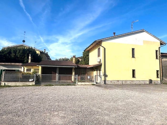 Casa con 6 locali in vendita in Centro, Roncoferraro