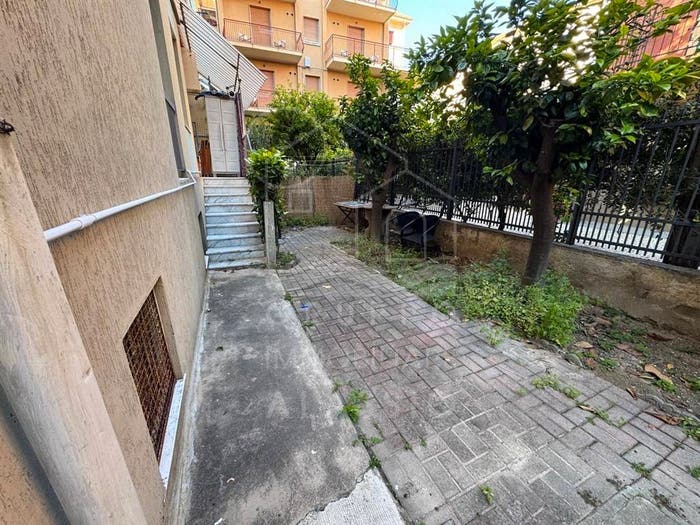 Appartamento con 5 locali in vendita in Corso dante, Via Roma Borgo Barusso, Alassio