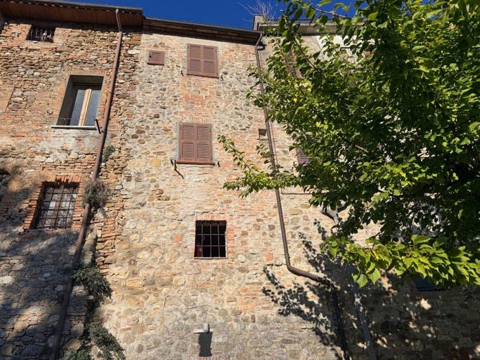 Appartamento con 6 locali in vendita in Via della Rocca, Centro, Ficulle
