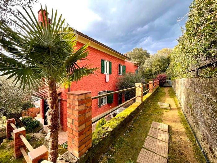 Casa con 6 locali in vendita in MontecatiniTerme