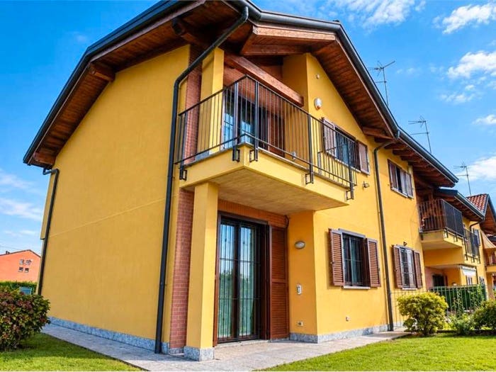 Casa quadrilocale in vendita in via lario, Fenegrò