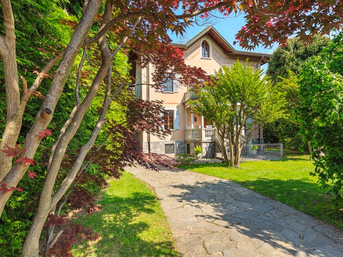 Casa con 6 locali in vendita in Via Monte Rosa, Centro, Invorio