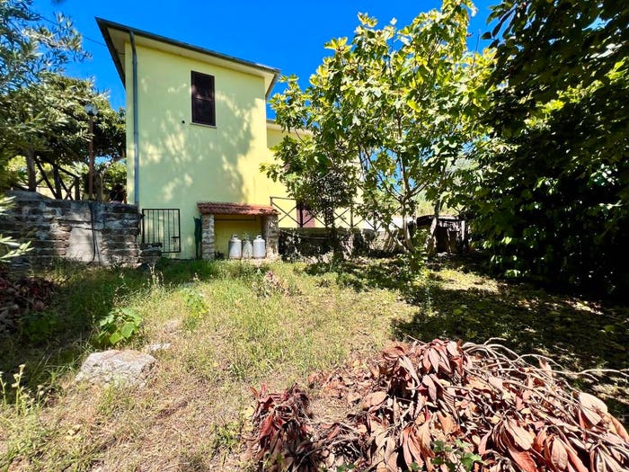 Casa quadrilocale in vendita in Via Sant'Andrea, Montebuono
