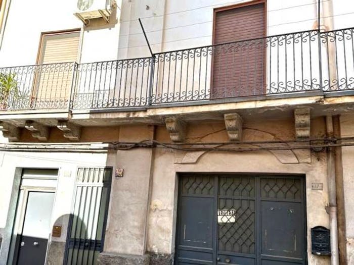 Casa bilocale in vendita in Via Roma, Regalbuto