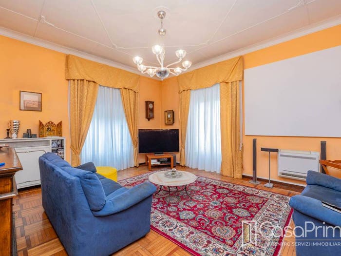 Appartamento con 6 locali in vendita in Viale della Libertà, Centro Storico, Pavia