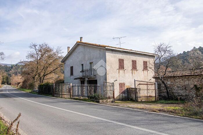 Casa con 7 locali in vendita in Via Sr, Vacone