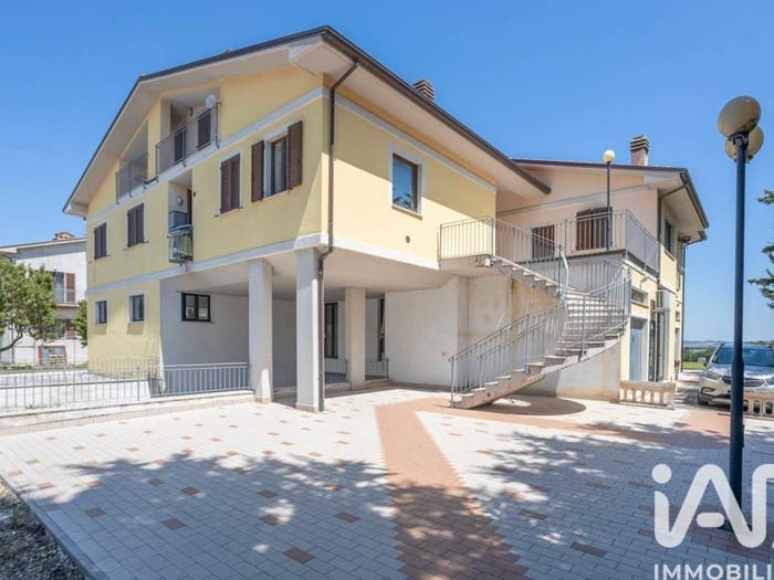 Appartamento quadrilocale in vendita in Località Calandrione, Troviggiano, Cingoli