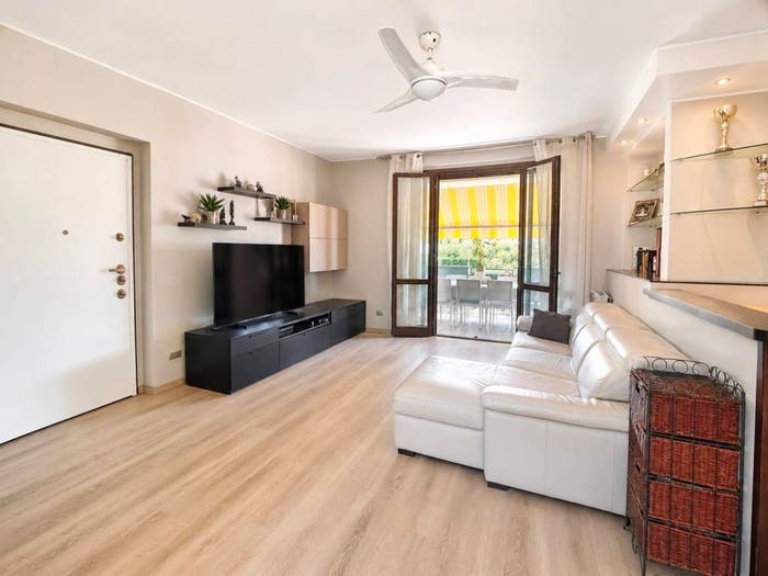 Appartamento trilocale in vendita in Via Albareda, Centro, Aicurzio