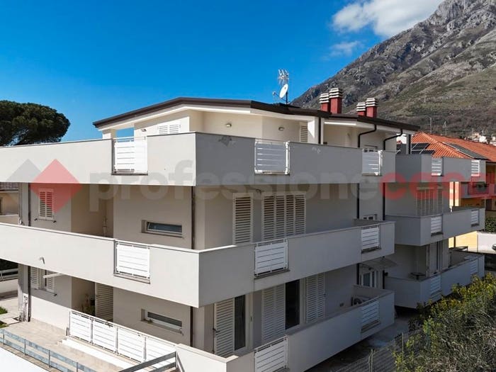 Appartamento con 5 locali in vendita in traversa via fizzo snc, Montesarchio