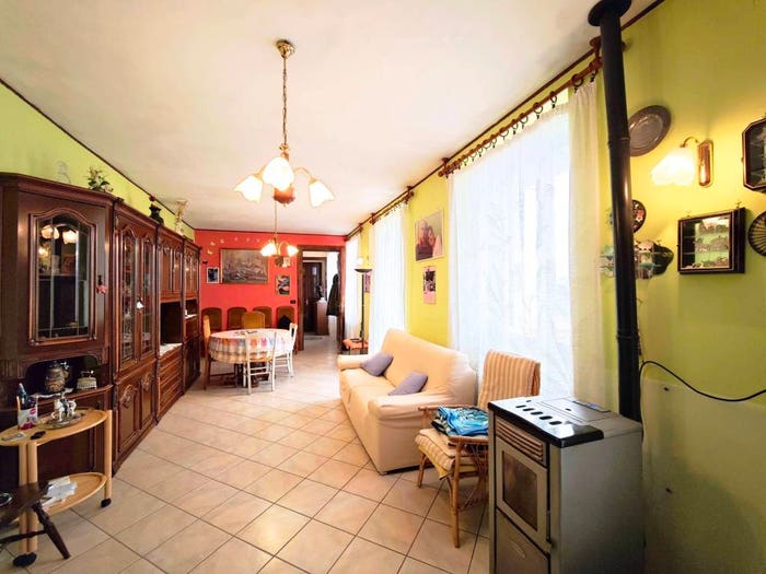 Appartamento con 5 locali in vendita in Via Edmondo De Amicis, Chiavazza, Biella