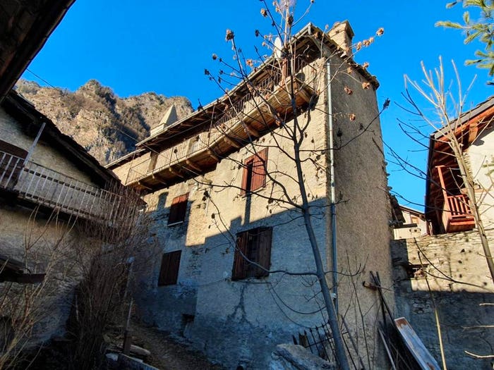 Casa con 6 locali in vendita in Via al Lago, Usseaux