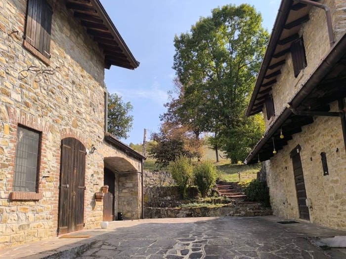 Casa con 6 locali in vendita in Località Riglio, Gropparello