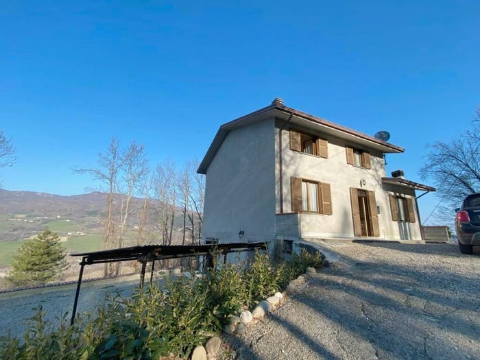 Casa con 6 locali in vendita in Bettola