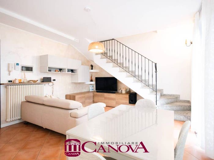 Appartamento trilocale in vendita in Via Buratti, Bulgarograsso